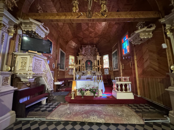 Wyprowadzka z kościoła przed remontem