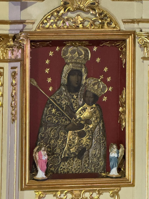 Wyprowadzka z kościoła przed remontem