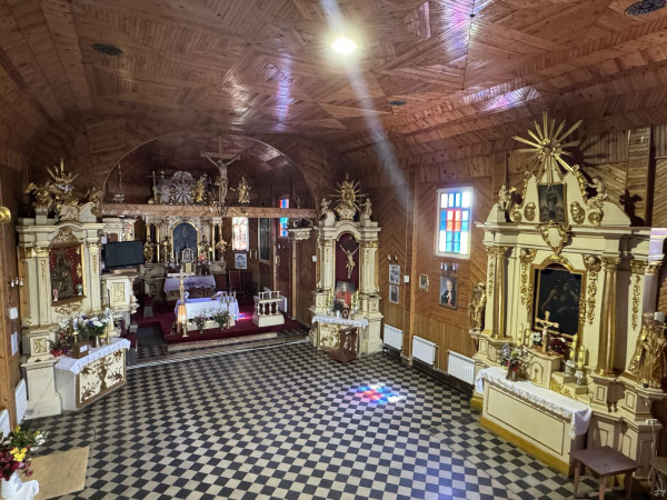 Wyprowadzka z kościoła przed remontem