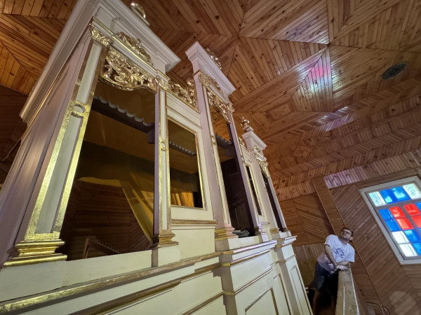 Wyprowadzka z kościoła przed remontem