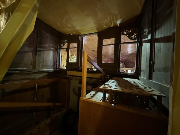 Wyprowadzka z kościoła przed remontem