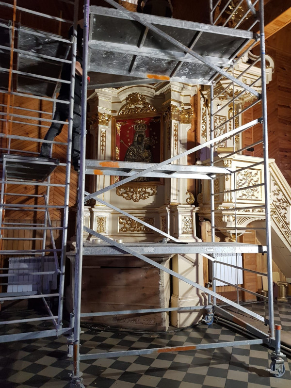 ROZPOCZĘCIE PRAC REMONTOWYCH PRZY KOŚCIELE