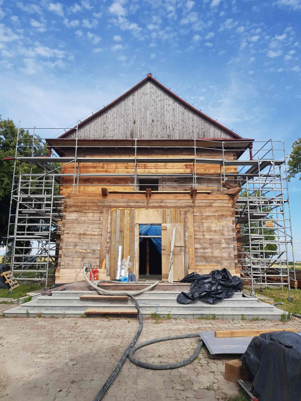 ściana frontowa - ostatnie zdjęcie facjatu kościoła