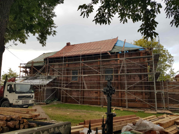 wyłaniający się XVIII -wieczny układ dachu