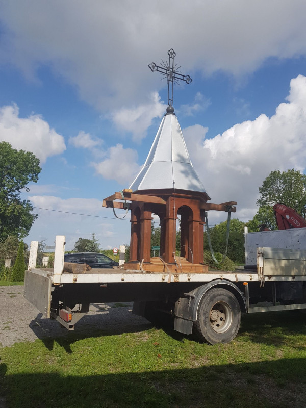 MONTAŻ WIEŻY NA KOŚCIELE