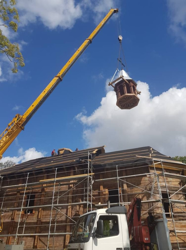 MONTAŻ WIEŻY NA KOŚCIELE