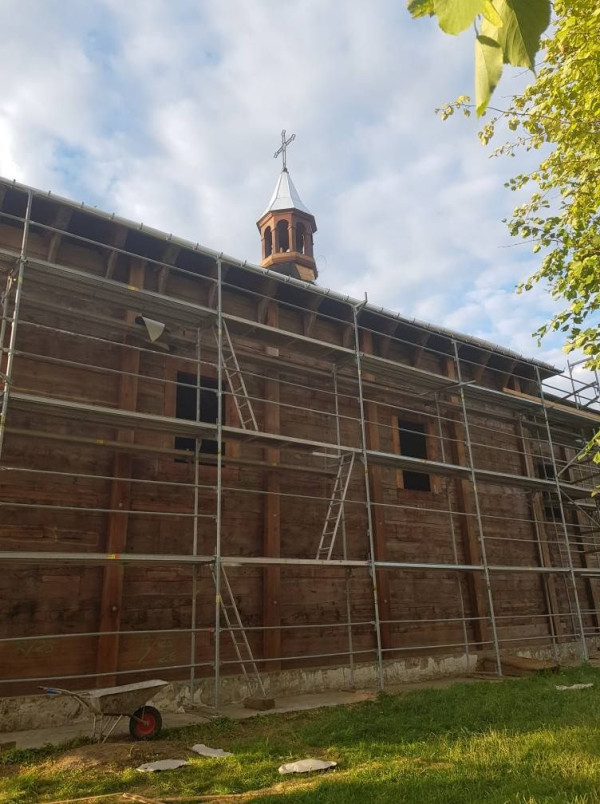 MONTAŻ WIEŻY NA KOŚCIELE