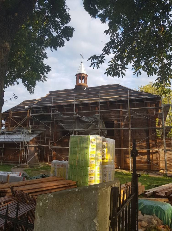 MONTAŻ WIEŻY NA KOŚCIELE