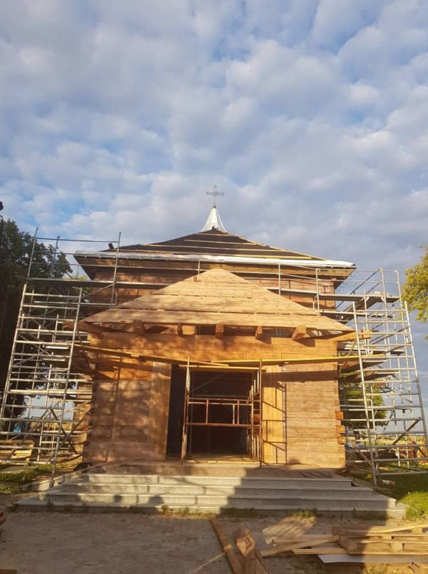 MONTAŻ WIEŻY NA KOŚCIELE